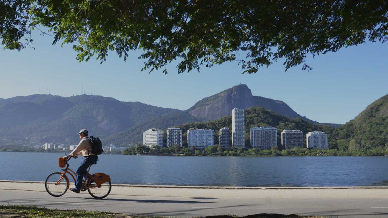 ciclista-lagoa-rodrigo-de-freitas-rio-de-janeiro